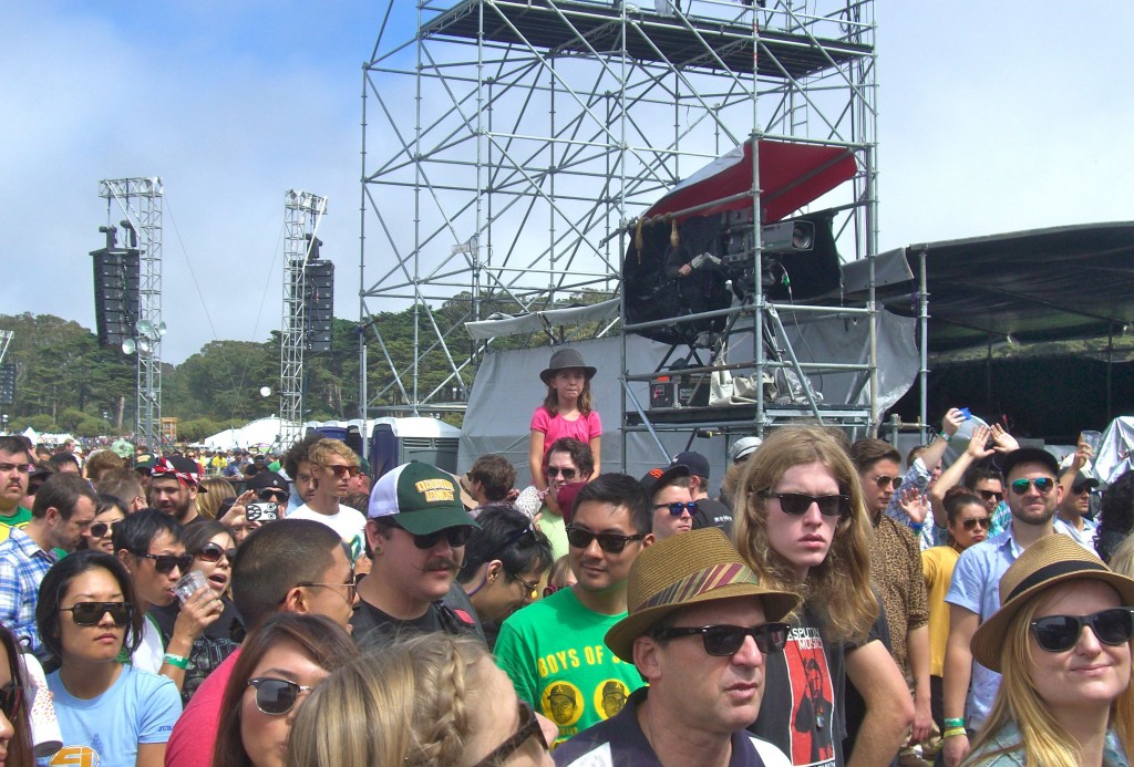 Crowd at Outside Lands - Young girl and Dad's shoulders